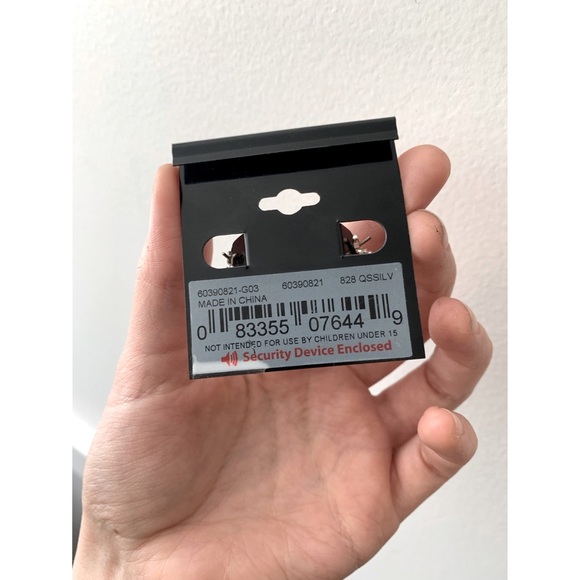 🎀FREE WITH ANY OTHER PURCHASE FROM MY CLOSET Napier Silver Women’s Hoop Earring - Picture 2 of 2